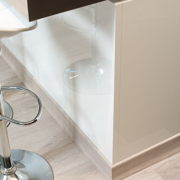 Eligna Light Grey Varnished Oak - Image 5